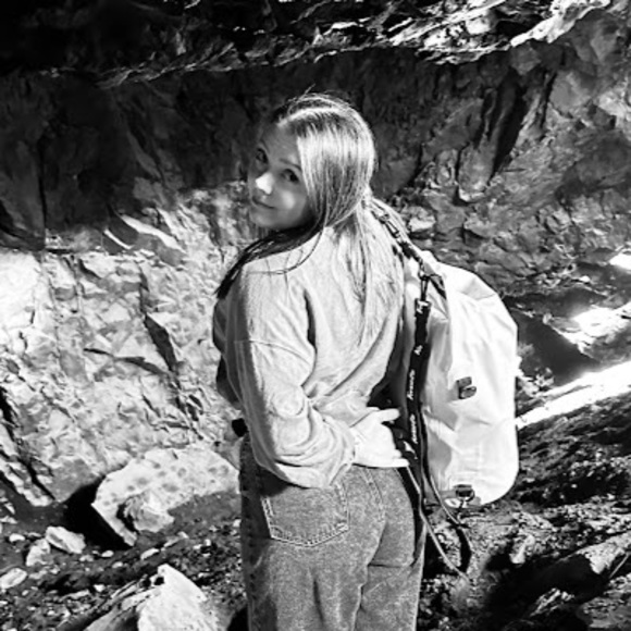 Meet your Posher, Daphné - Picture 1 of 1